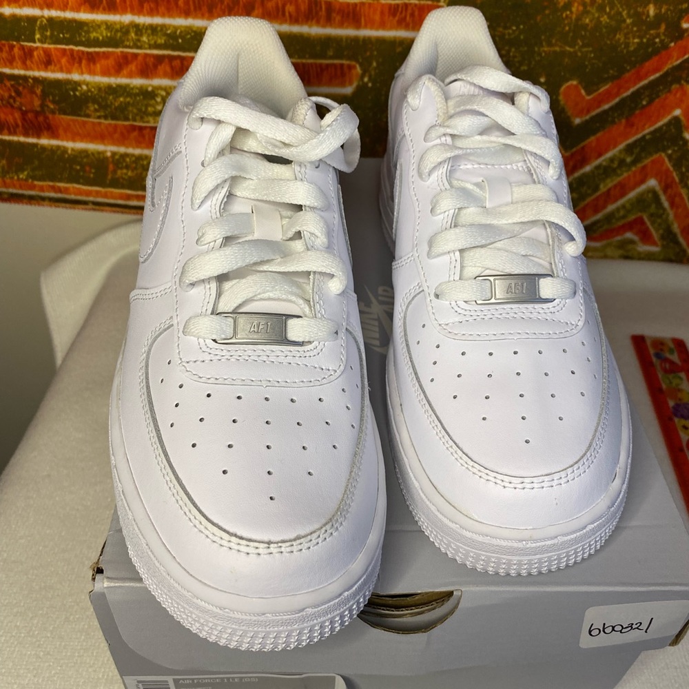 🔥🔥Nike Air Force 1 size 6.5Y🔥🔥